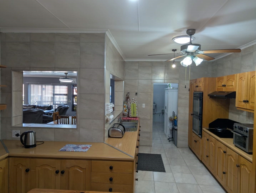 5 Bedroom Property for Sale in Fraaiuitsig Western Cape